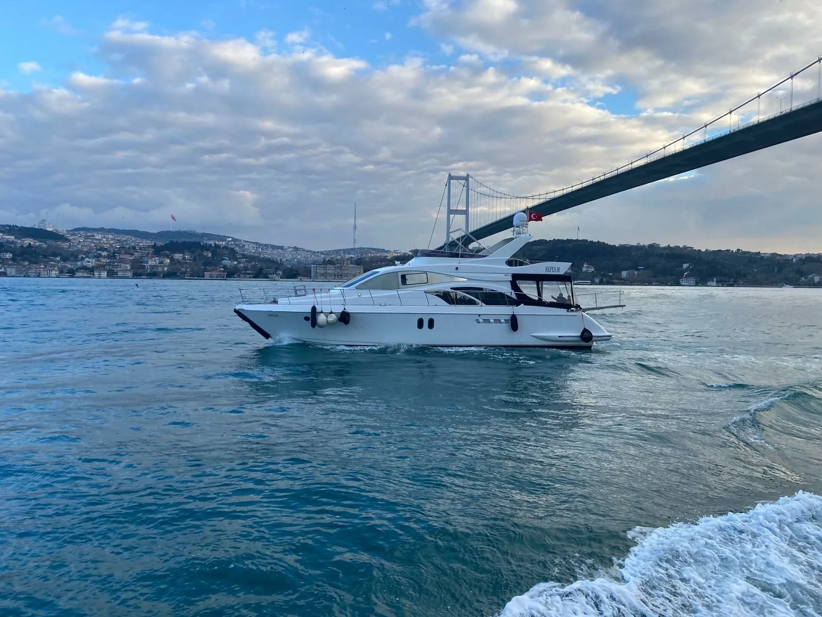 Blue Iz: 2024 Yenilenmiş Lüks Motor-Yacht - Fotoğraf 1