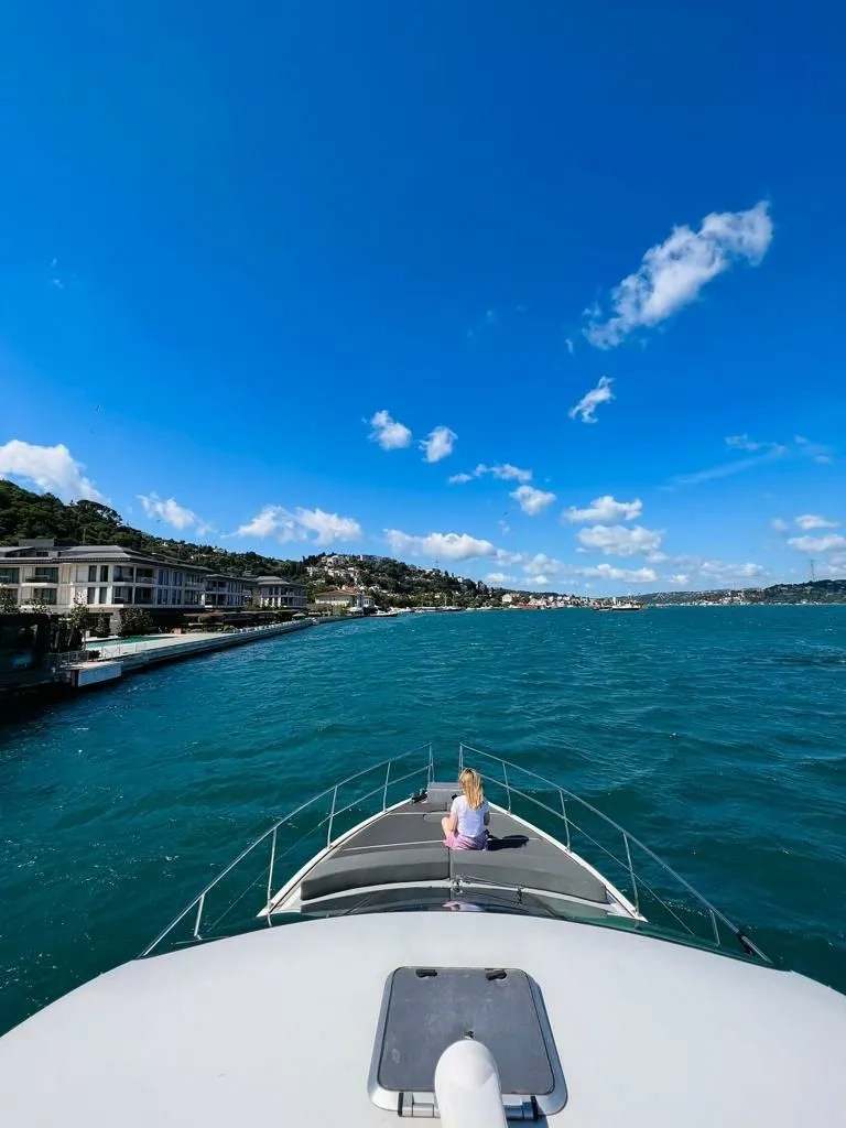 Blue Iz: 2024 Yenilenmiş Lüks Motor-Yacht - Fotoğraf 4