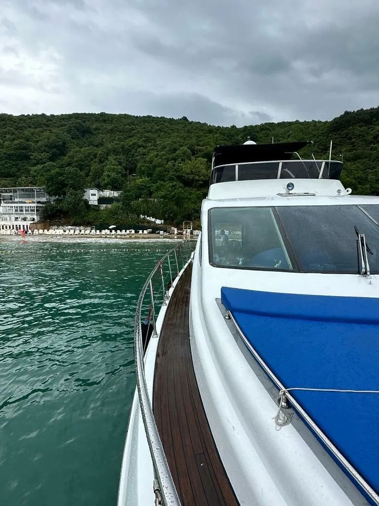 Blue Iz: 2024 Yenilenmiş Lüks Motor-Yacht - Fotoğraf 3