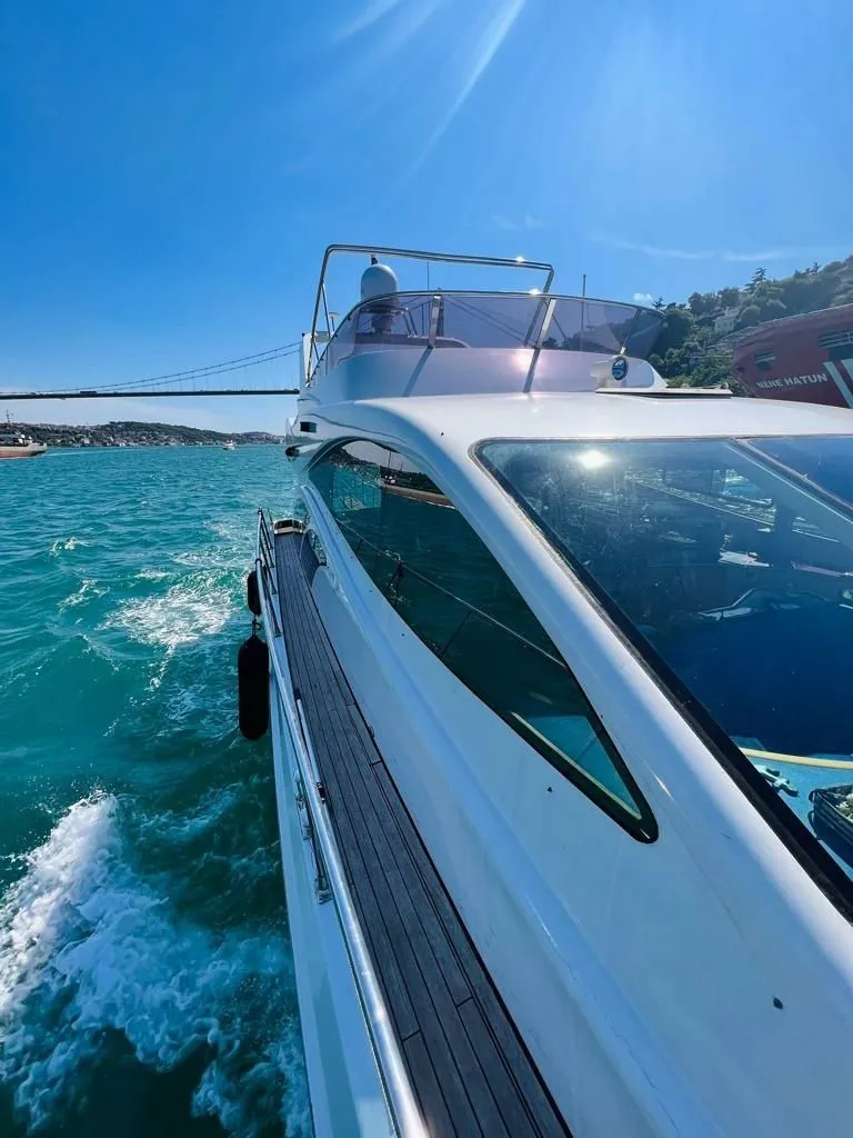 Blue Iz: 2024 Yenilenmiş Lüks Motor-Yacht - Fotoğraf 2