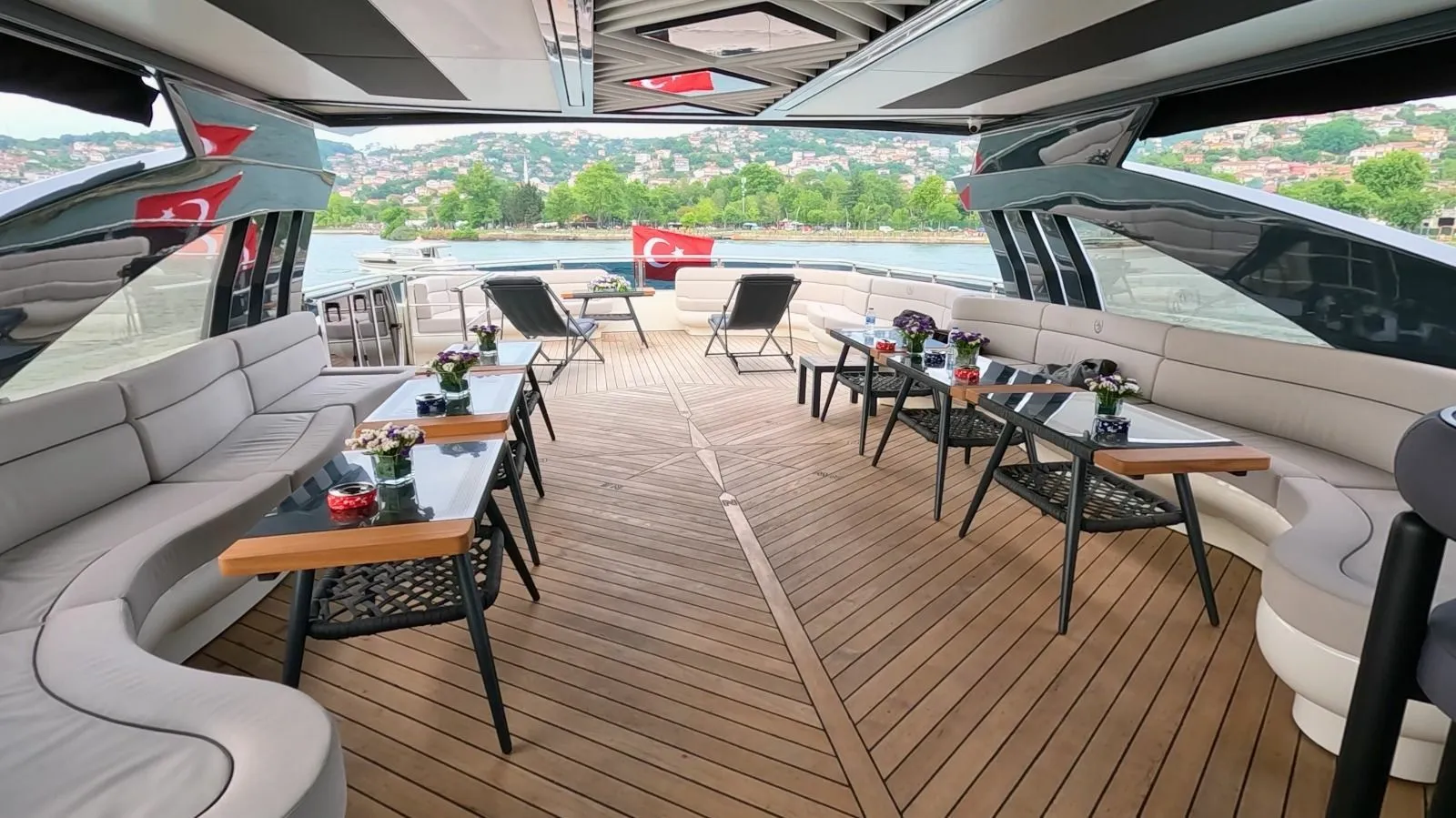 Den Den: Luxus & Komfort auf 35m Motor-Yacht - Fotoğraf 4