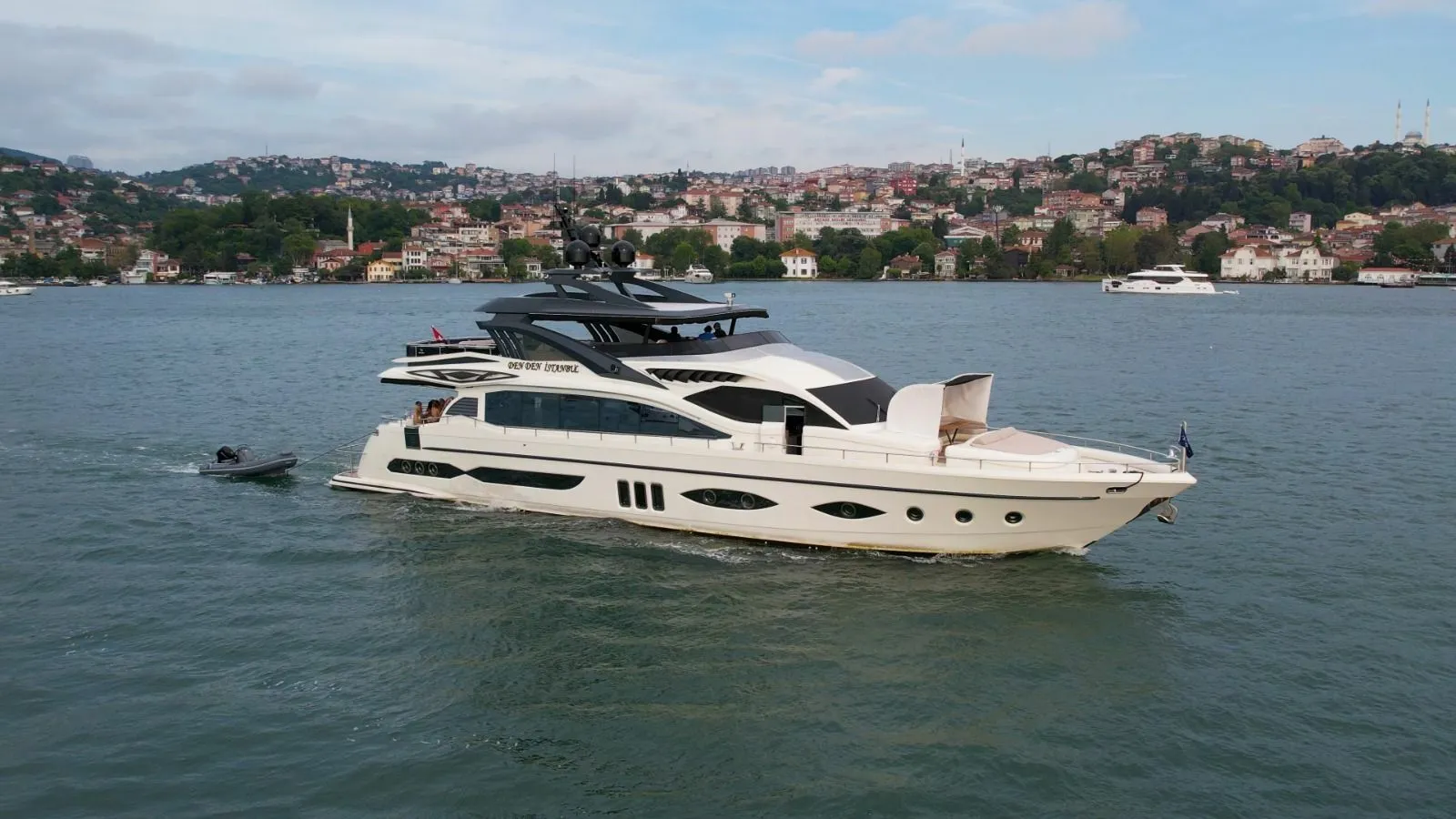 Den Den: Luxus & Komfort auf 35m Motor-Yacht - Fotoğraf 1