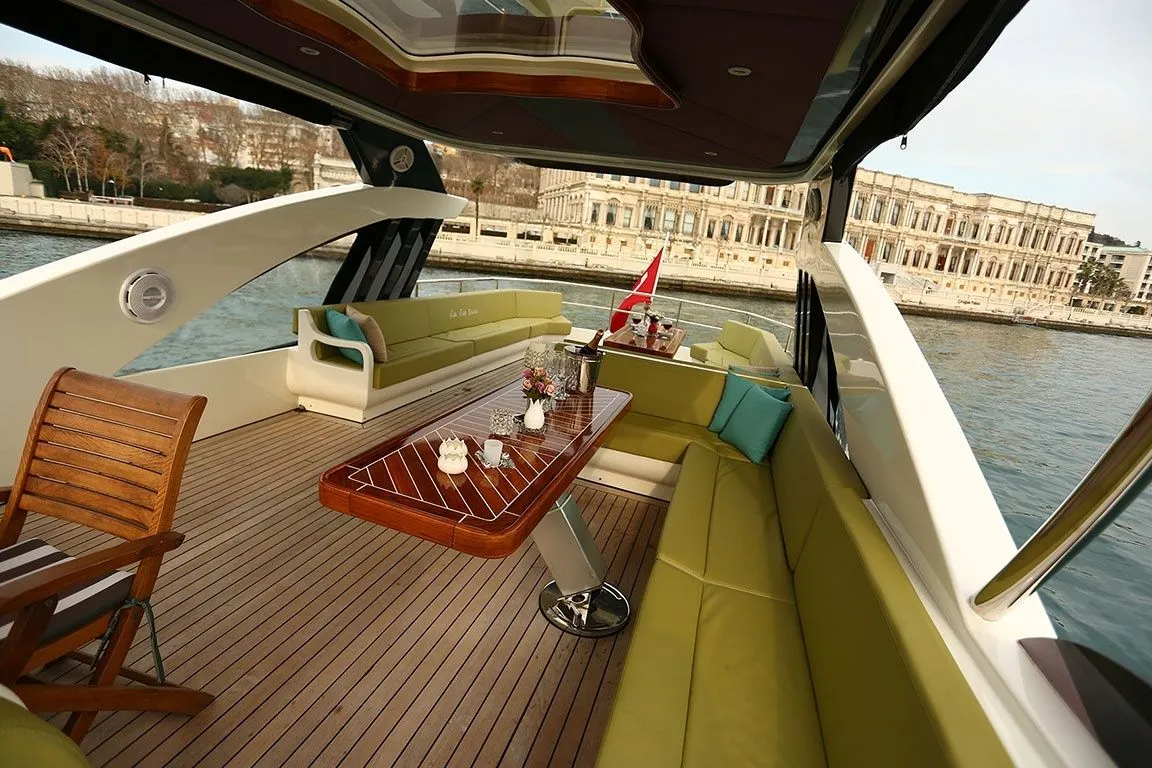 Den Den 9: 2023 Yenilenmiş Konforlu Motor-Yacht - Fotoğraf 5