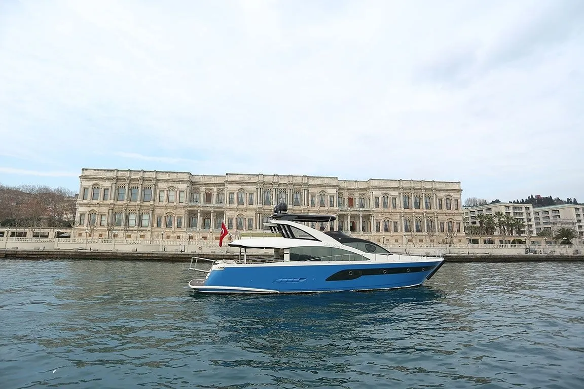 Den Den 9: 2023 Yenilenmiş Konforlu Motor-Yacht - Fotoğraf 3