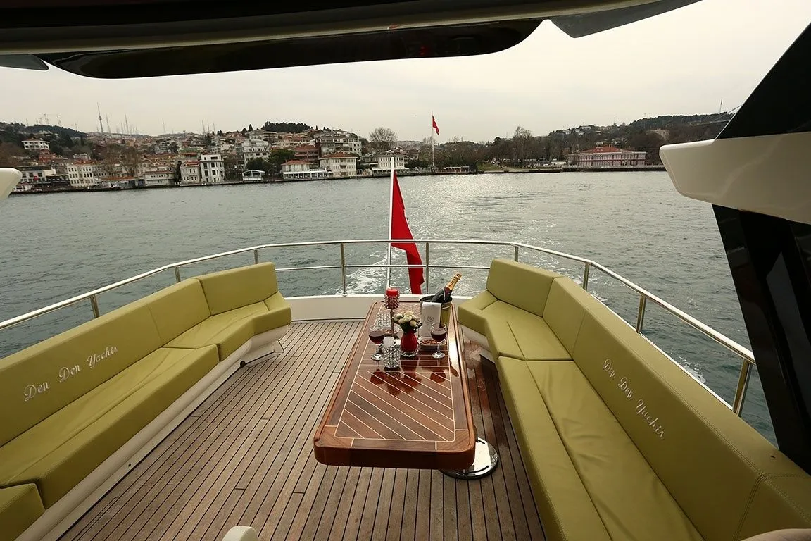 Den Den 9: 2023 Yenilenmiş Konforlu Motor-Yacht - Fotoğraf 4