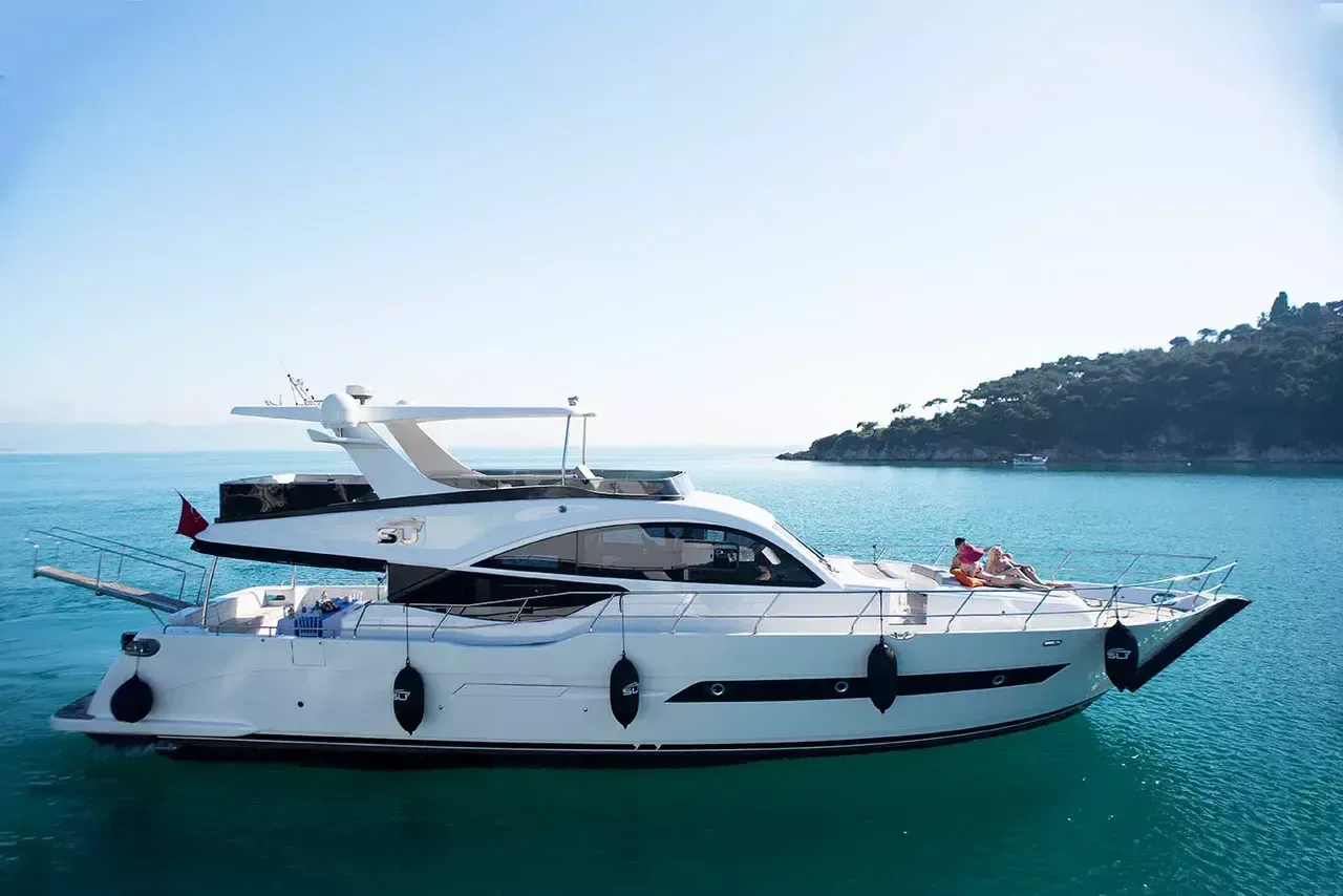 Explore Istanbul on a 22m Rental Boat - Fotoğraf 1