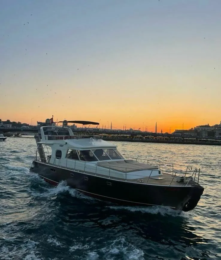 Teddy ile İstanbul'da Konforlu Flybridge Keyfi - Fotoğraf 1