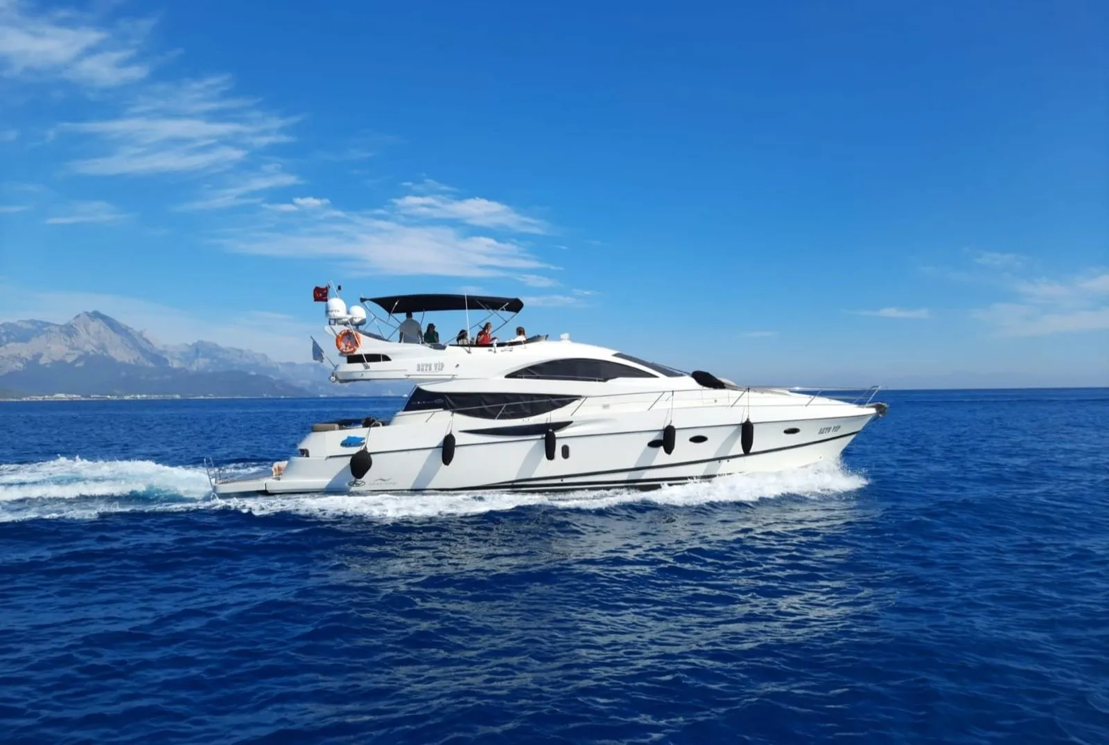 Beys Vip: 3 Kabin, Flybridge ve Klima Konforu - Fotoğraf 4