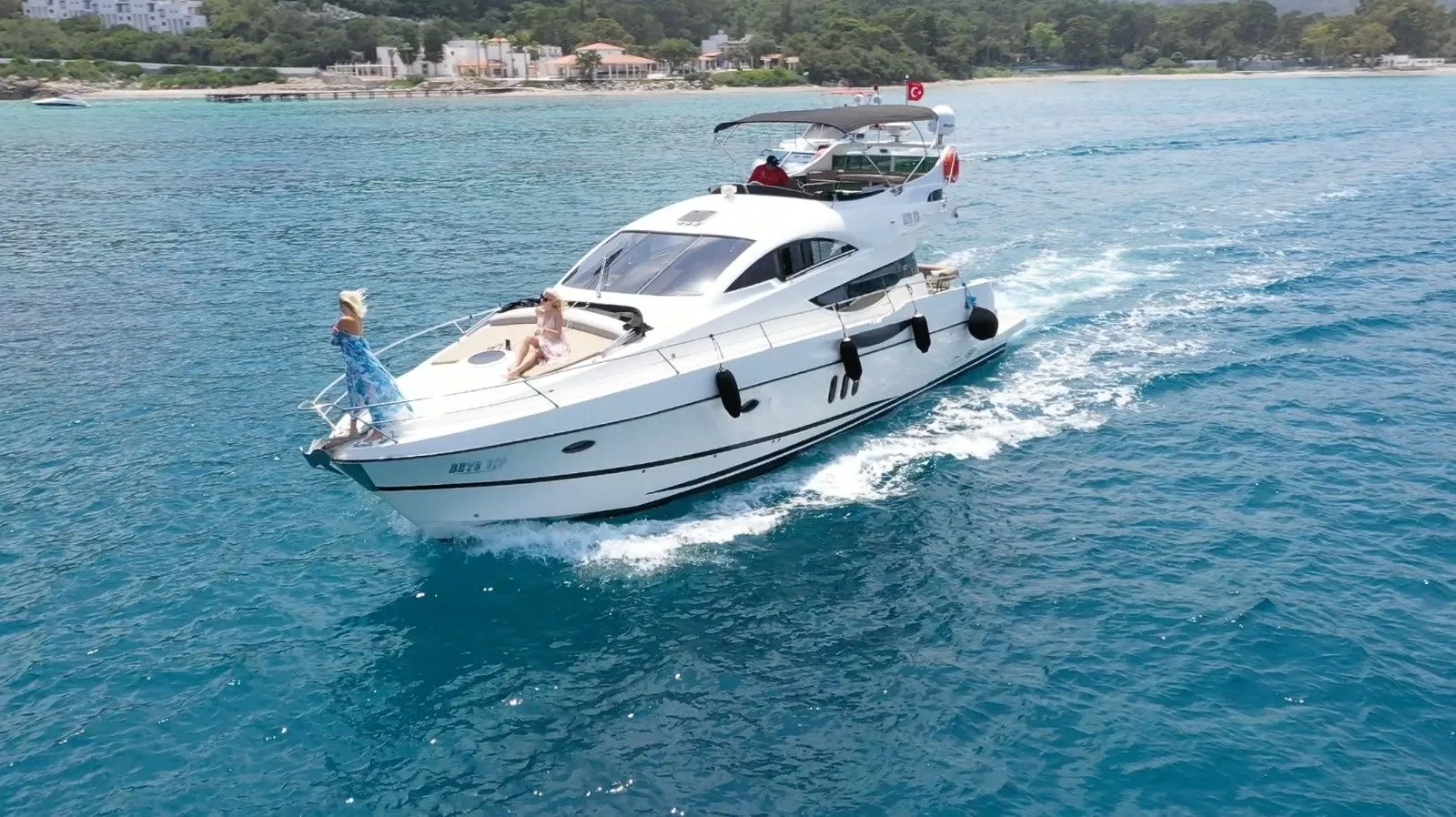 Beys Vip: 3 Kabin, Flybridge ve Klima Konforu - Fotoğraf 3