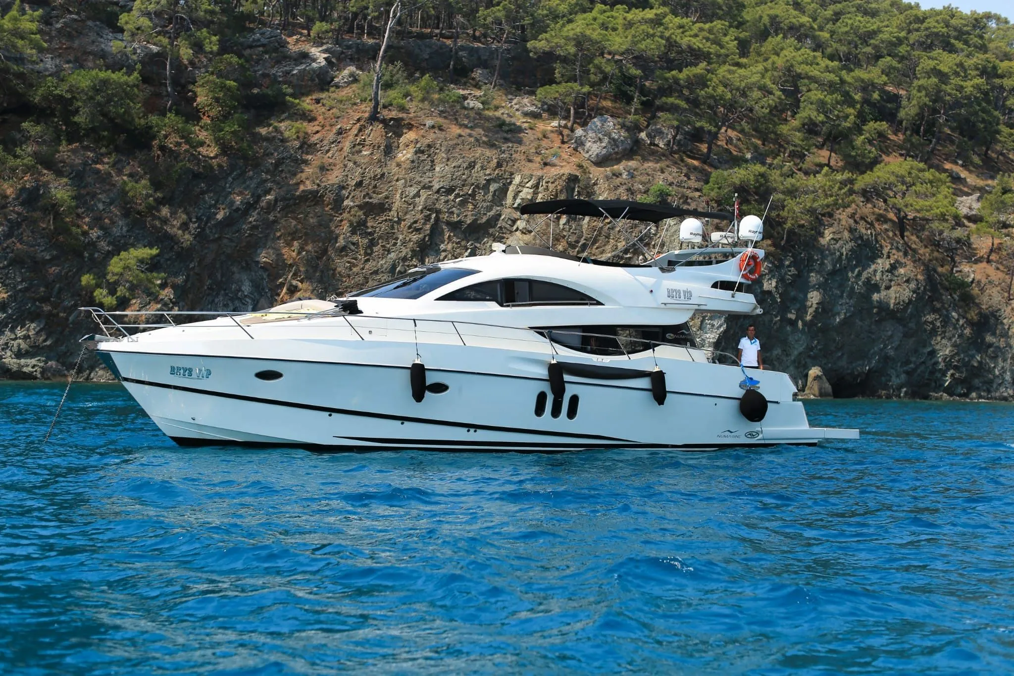 Beys Vip: 3 Kabin, Flybridge ve Klima Konforu - Fotoğraf 2