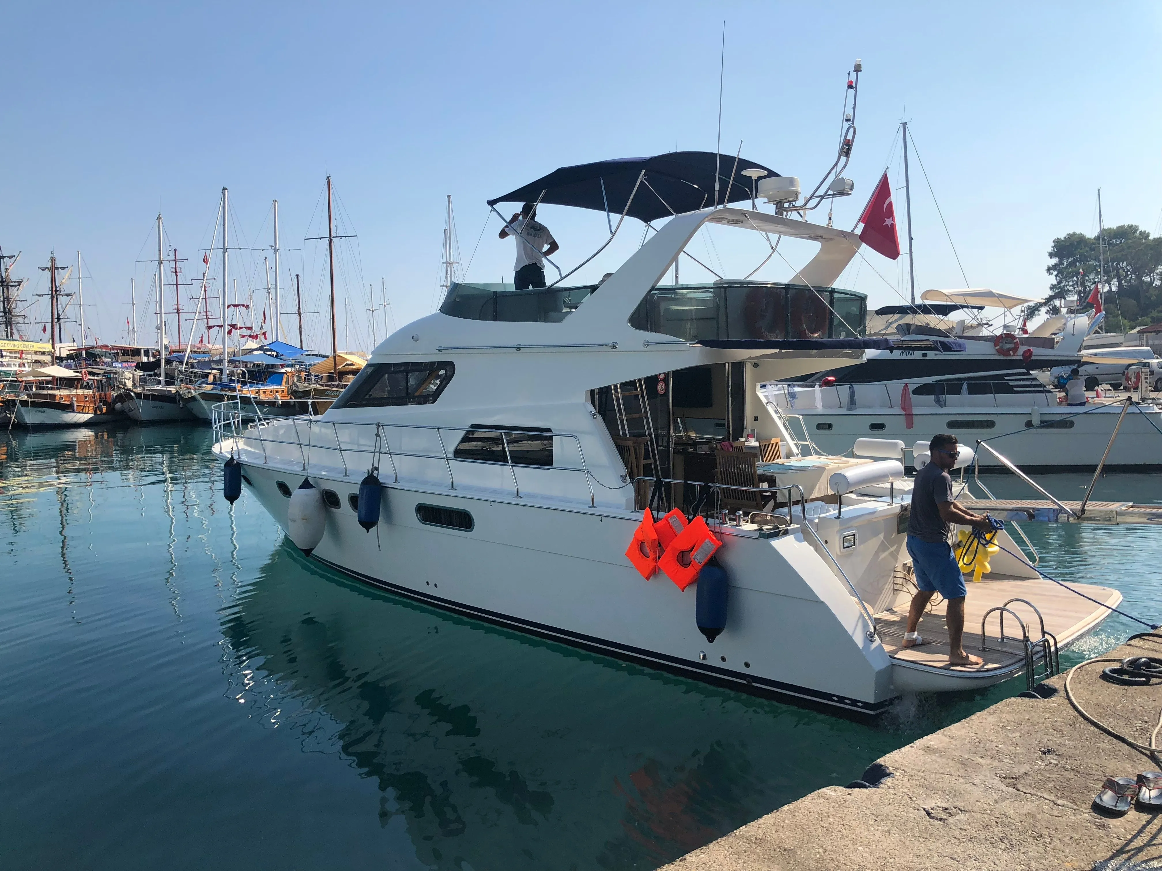 Eliza 1: Konforlu 16m Motor-Yacht Kemer'de - Fotoğraf 2