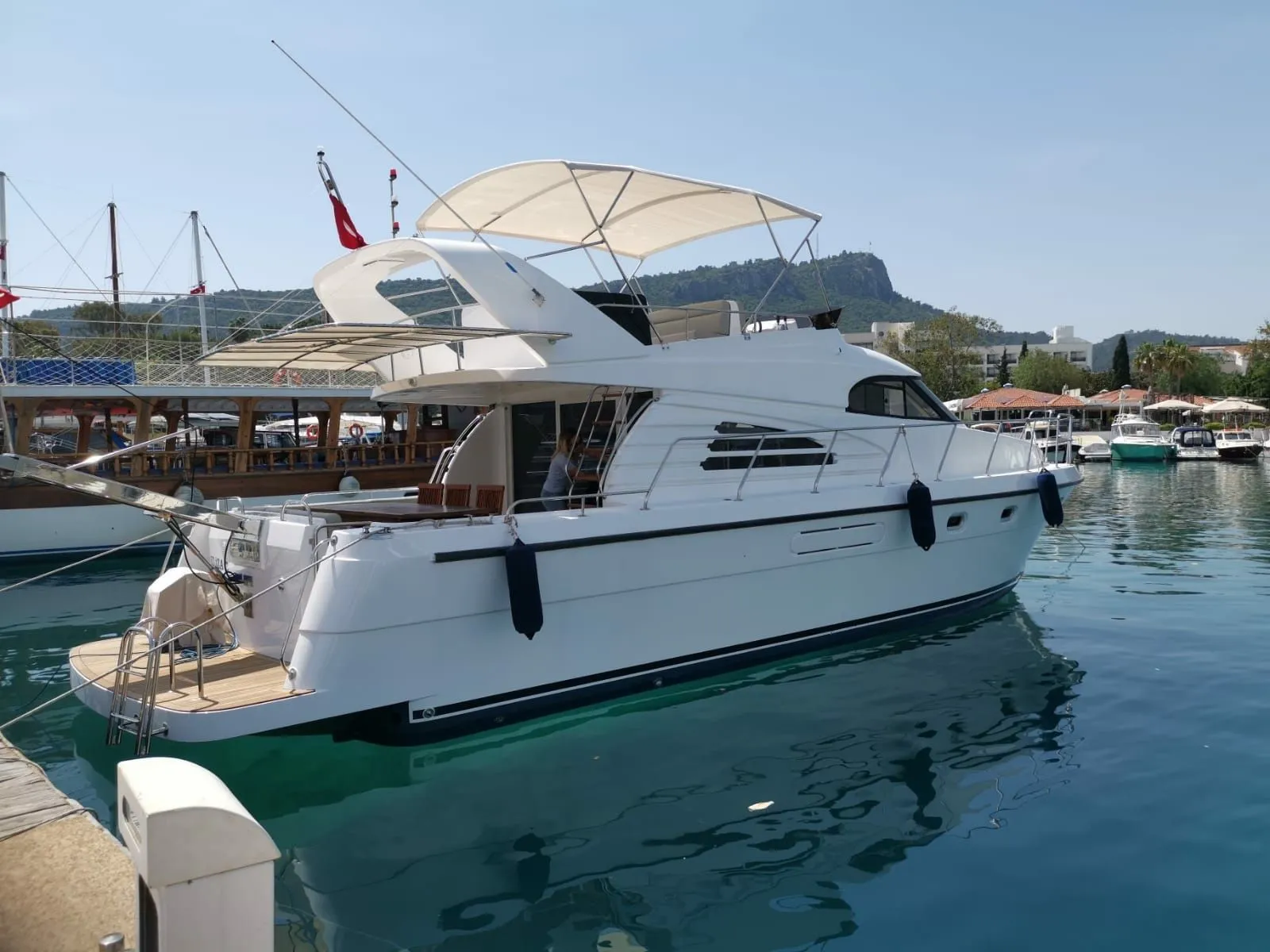 Eliza 2: Konforlu 16m Motor-Yacht Kemer'de - Fotoğraf 3
