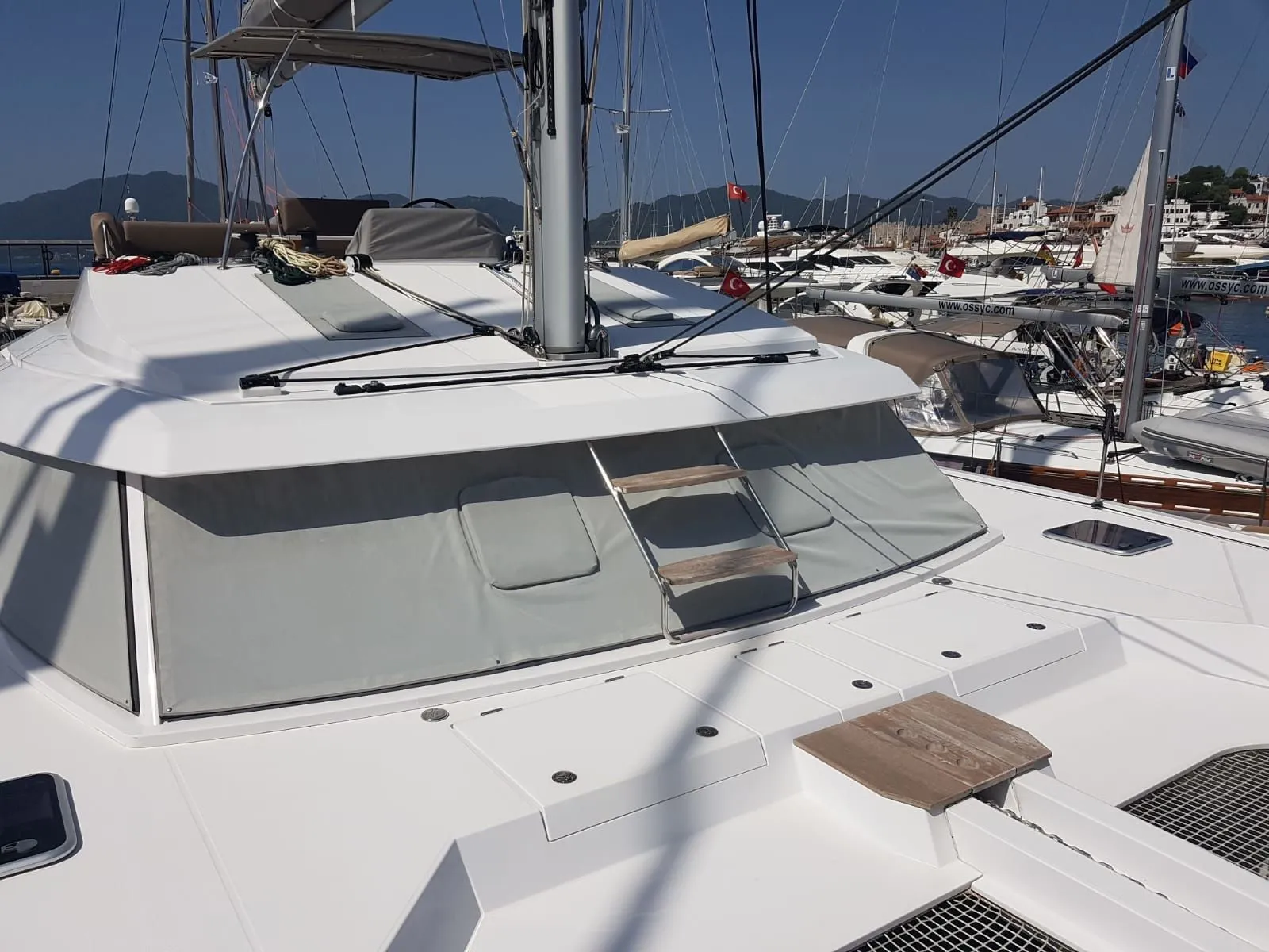 Rent a 13.71m Nautitech 46 Fly in Marmaris - Fotoğraf 4