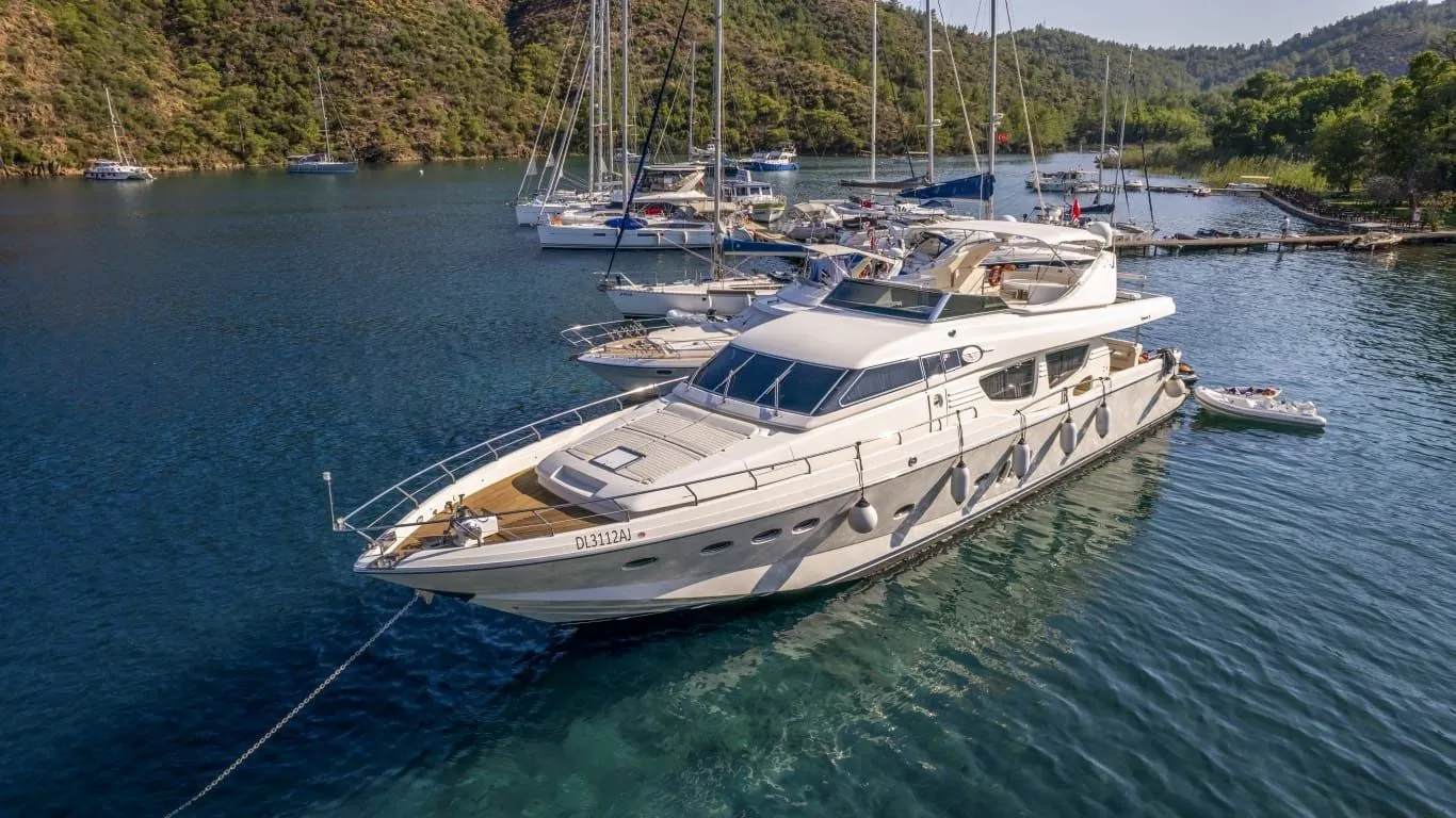 Explore Göcek on a 26.2m Rental Motor Yacht Posillipo Technema 82 - Fotoğraf 1