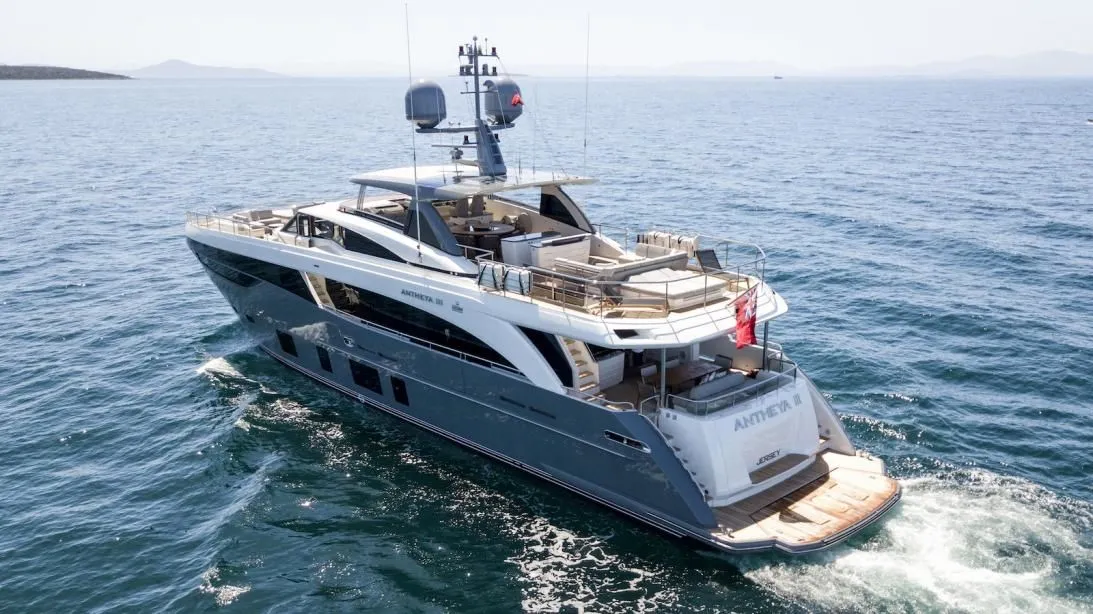 Explore Bodrum on a 35.15m Rental Motor Yacht - Fotoğraf 2