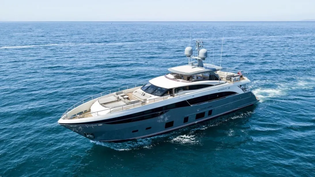Explore Bodrum on a 35.15m Rental Motor Yacht - Fotoğraf 3