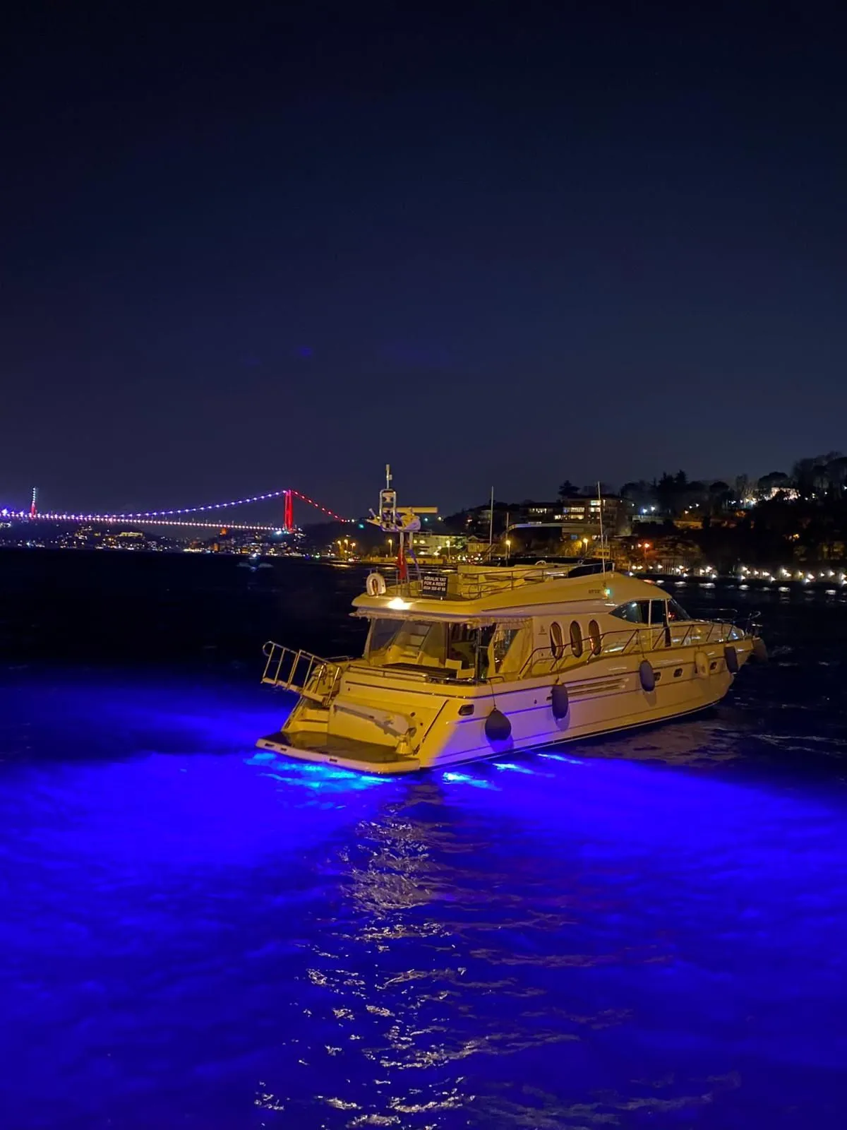 İstanbul Kiralık 4 Kabinli 22m Motoryat - Fotoğraf 4
