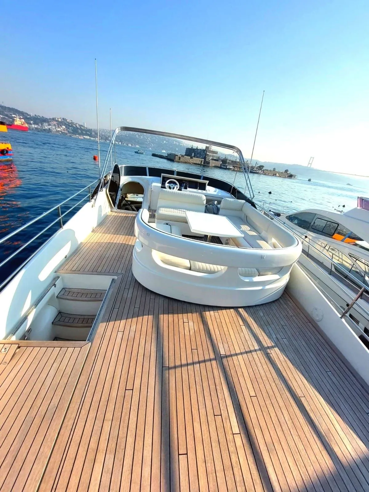 İstanbul Kiralık 4 Kabinli 22m Motoryat - Fotoğraf 5