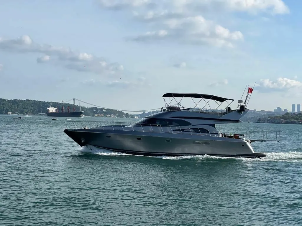 İstanbul 16.5m Kiralık Motoryat - Fotoğraf 1