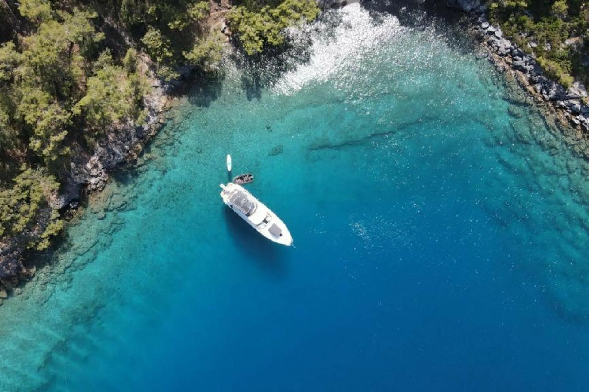 Göcek Kiralık 3 Kabinli 18m Motoryat - Fotoğraf 5