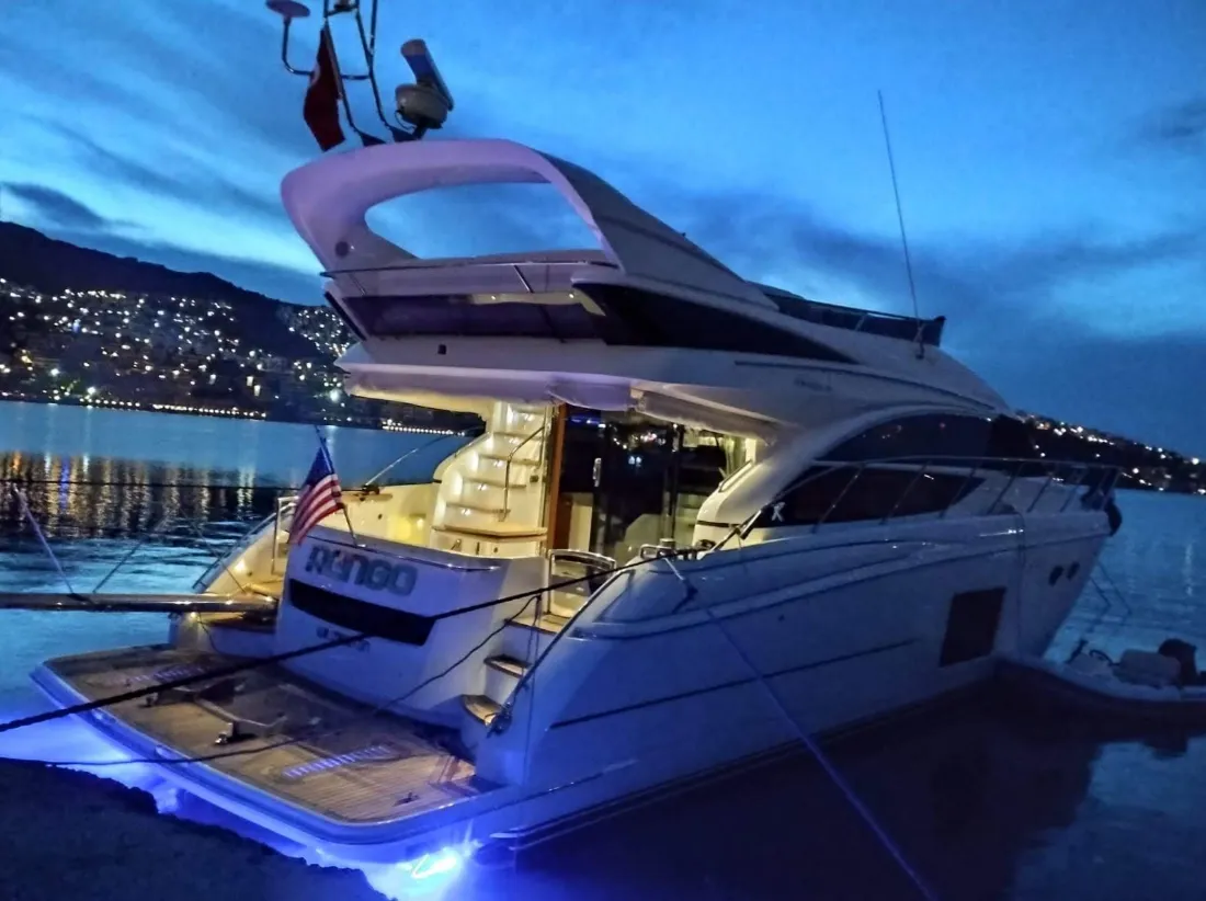 20m Milas Motor Yacht Princess 56 Hire - Fotoğraf 2