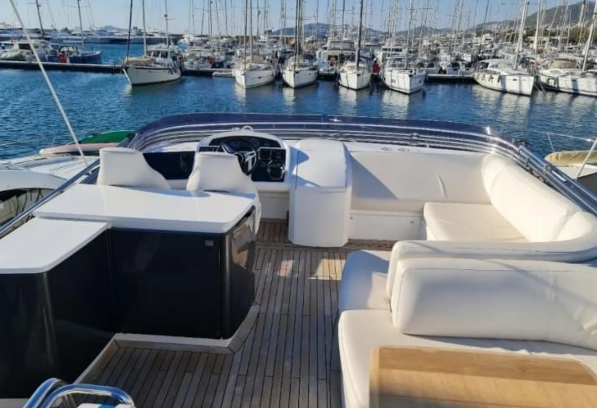 20m Milas Motor Yacht Princess 56 Hire - Fotoğraf 5