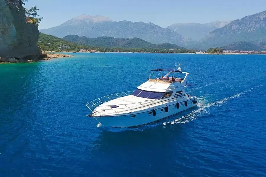Kemer 17m Motoryat Kiralık - Fotoğraf 2