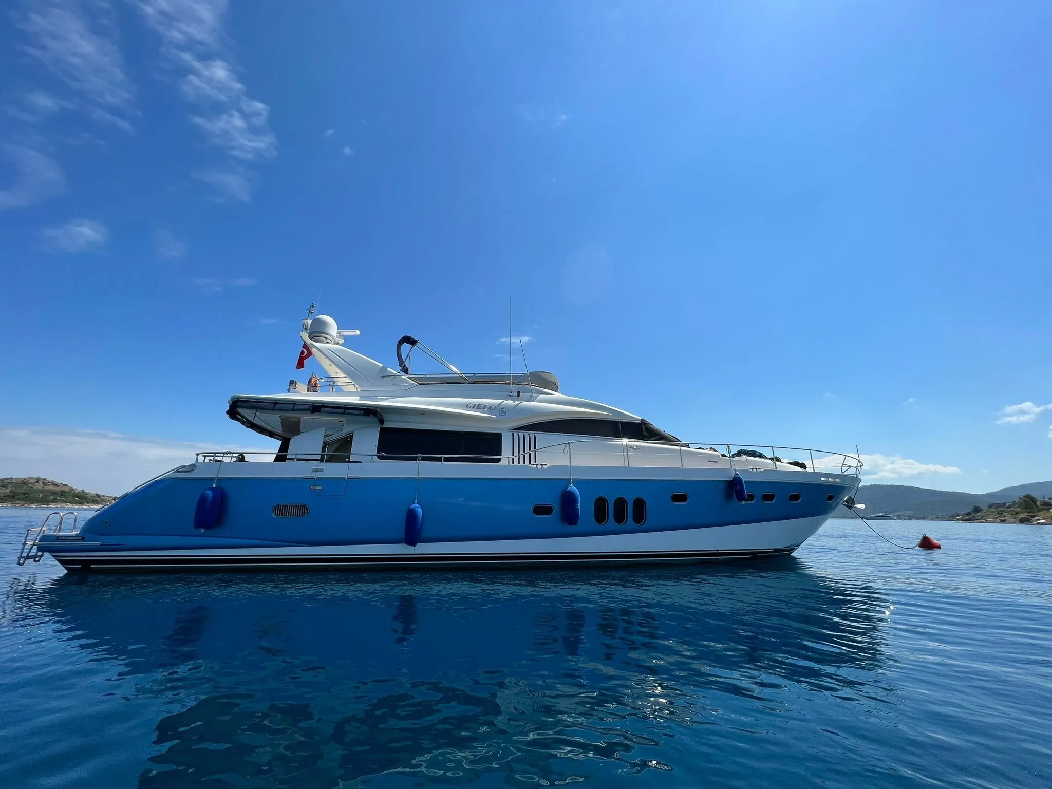 Cielo 75: Luxe Comfort & Flybridge Fun - Fotoğraf 5