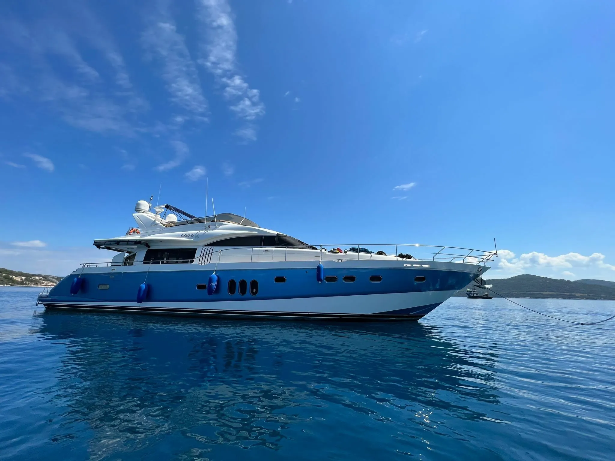 Cielo 75: Luxe Comfort & Flybridge Fun - Fotoğraf 3