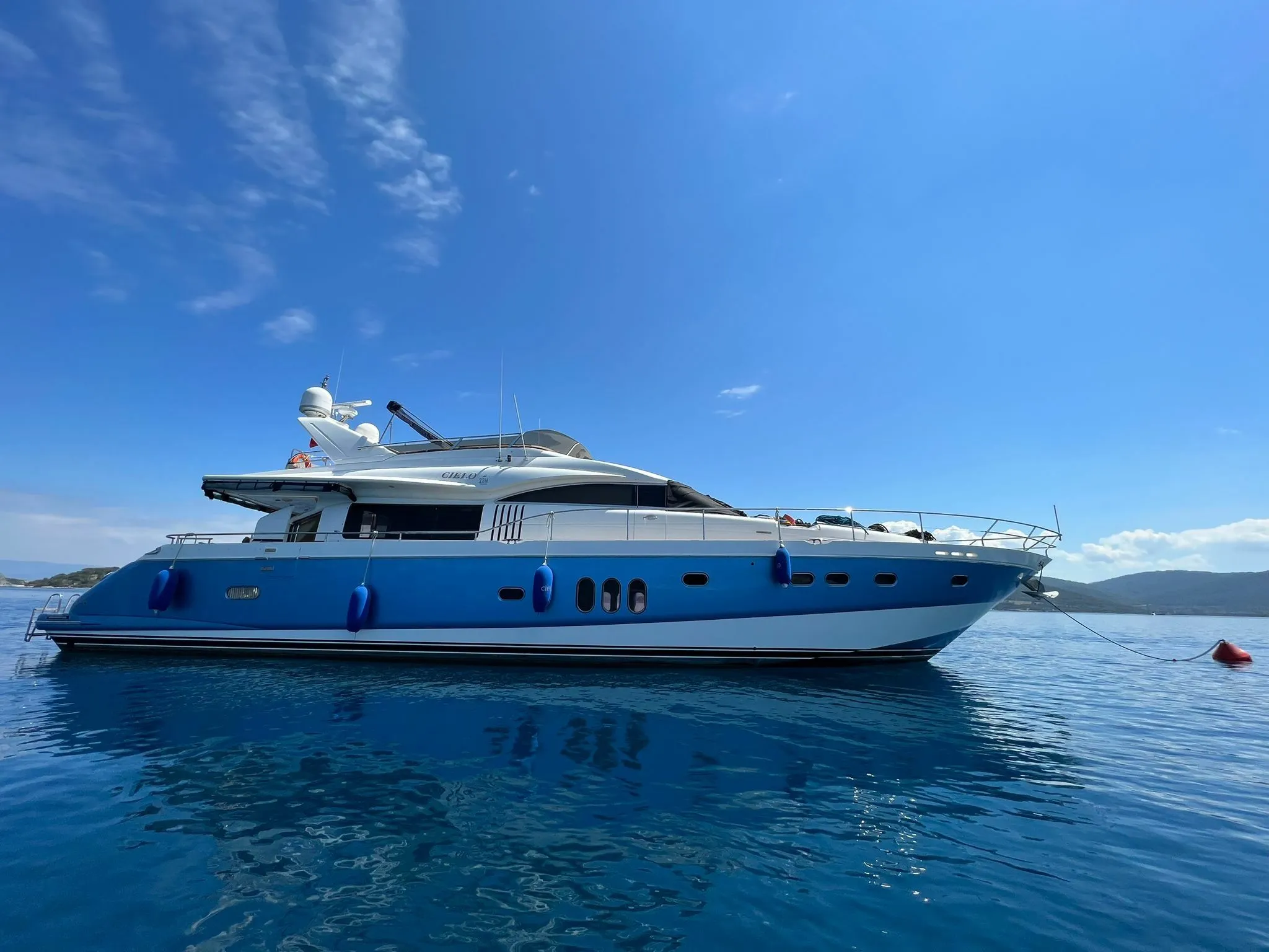 Cielo 75: Luxe Comfort & Flybridge Fun - Fotoğraf 4