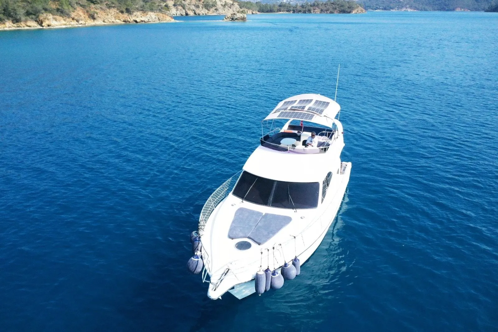 Rent a 14m 3 Cabin Motor Yacht in Göcek - Fotoğraf 1