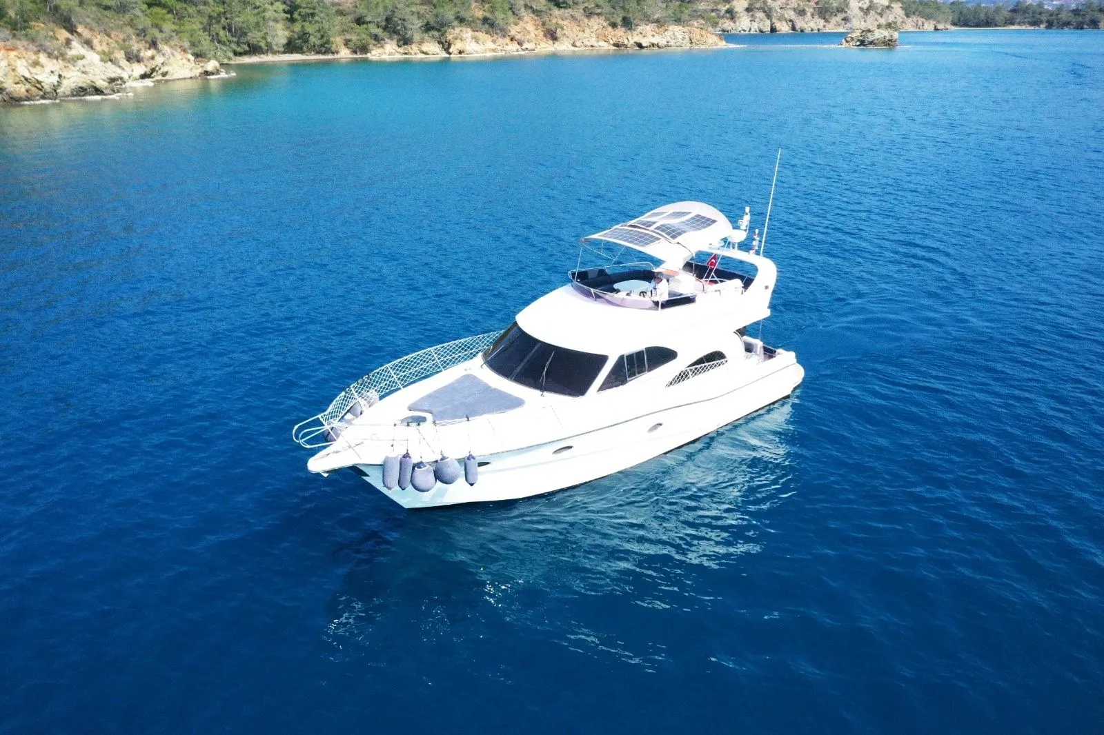 Rent a 14m 3 Cabin Motor Yacht in Göcek - Fotoğraf 4