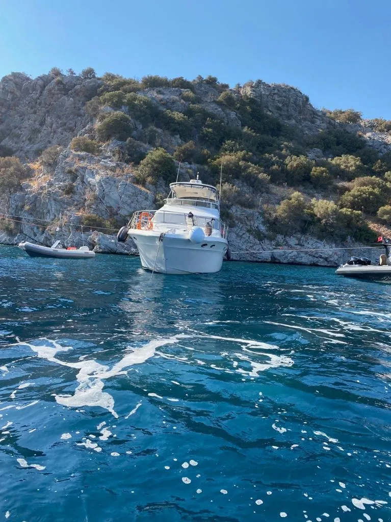 Bodrum 17m Kiralık Motoryat - Fotoğraf 3