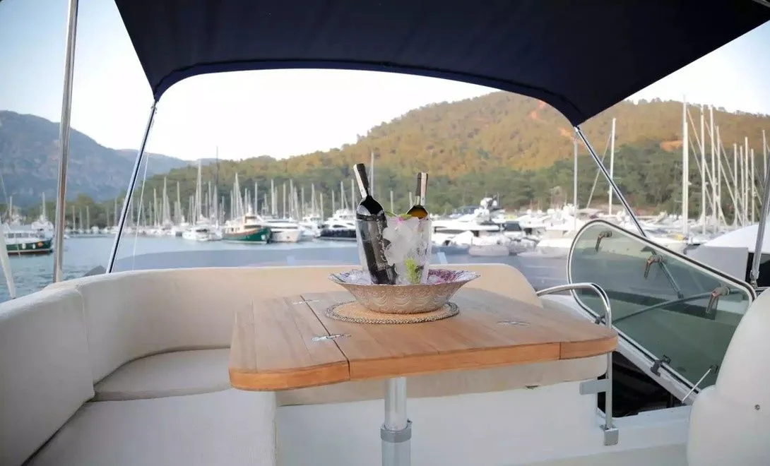 20m Göcek Sunseeker Manhattan 62 Hire - Fotoğraf 3