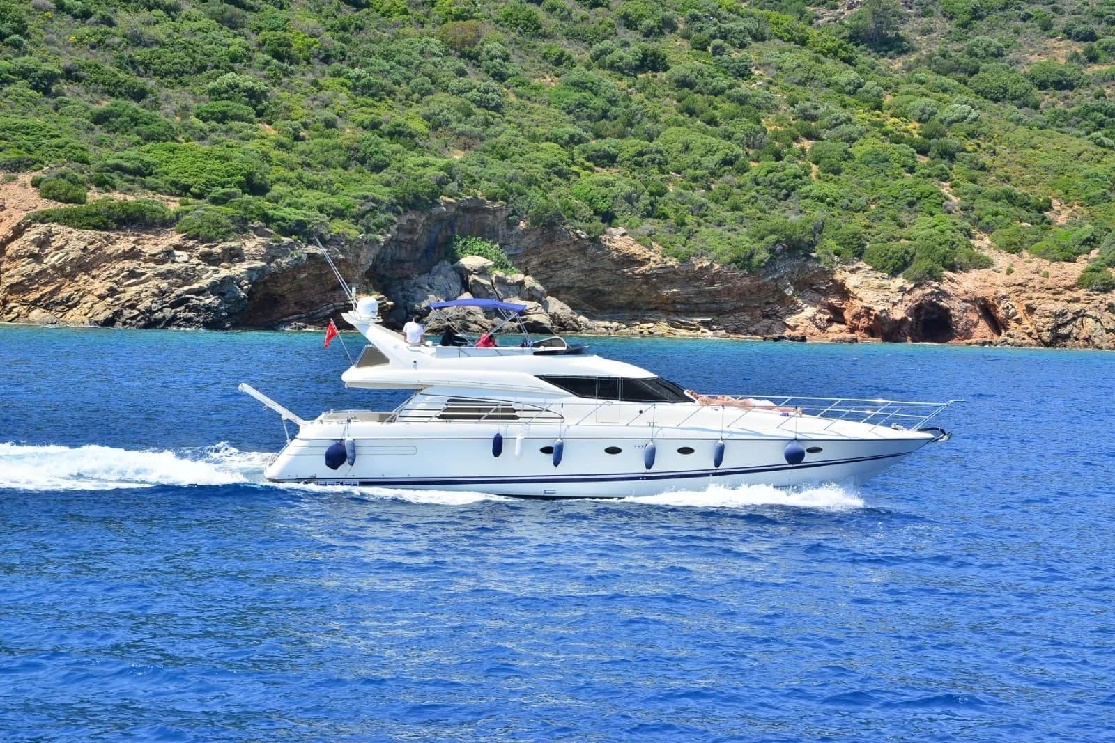 Charter a 20m 3 Cabin Motor Yacht in Bodrum - Fotoğraf 4