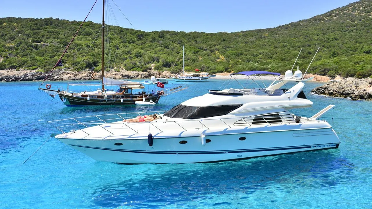 Charter a 20m 3 Cabin Motor Yacht in Bodrum - Fotoğraf 1