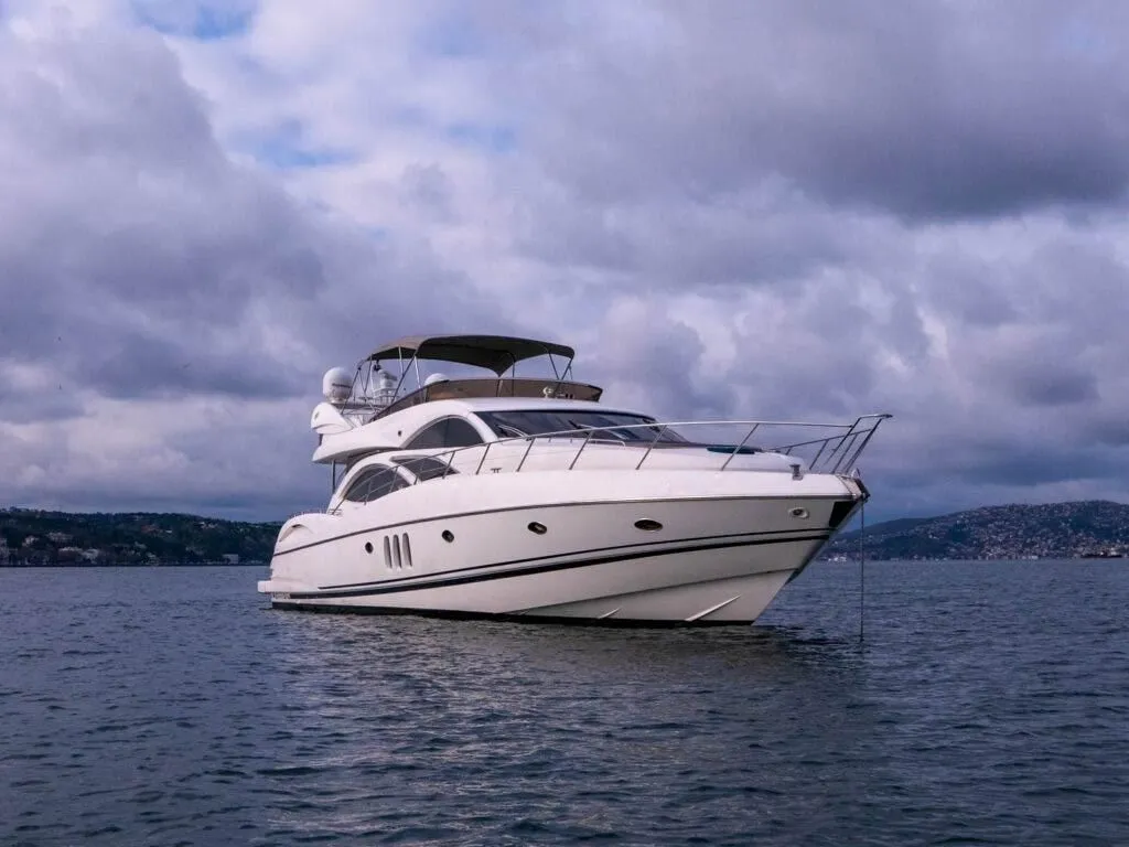 Charter a 23m Sunseeker Manhattan 74 Motor Yacht in Bodrum - Fotoğraf 1