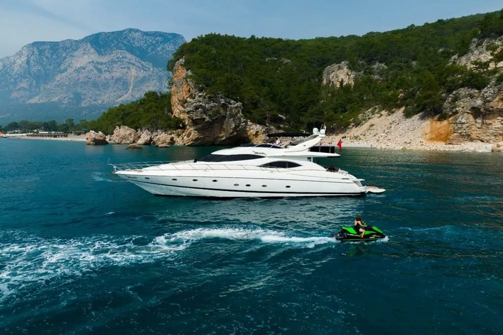 Antalya 25.5m Kiralık Motoryat Sunseeker Manhattan 80 - Fotoğraf 5