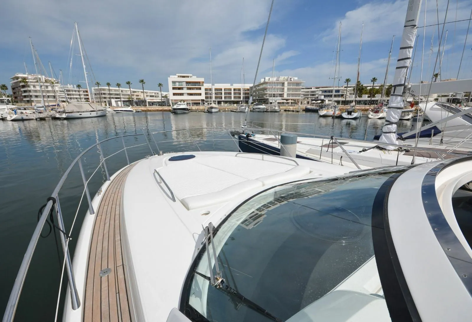 Göcek 15m Kiralık Motoryat Sunseeker Portofino 47 - Fotoğraf 5