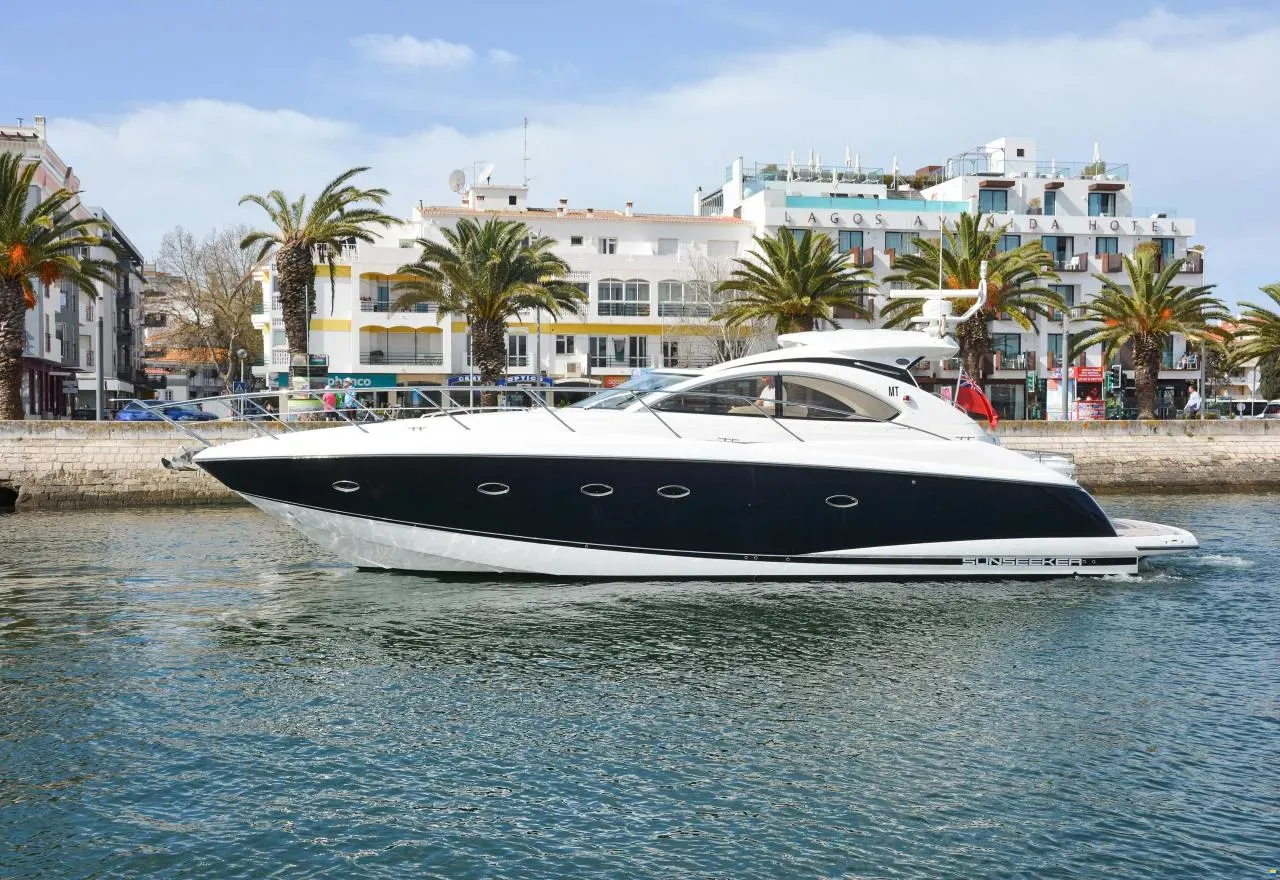 Göcek 15m Kiralık Motoryat Sunseeker Portofino 47 - Fotoğraf 1
