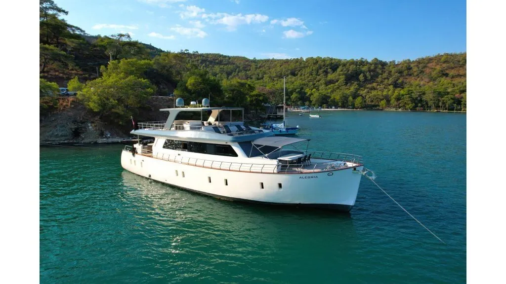 Charter a 24m Motor Yacht Trawler 24 in Göcek - Fotoğraf 3