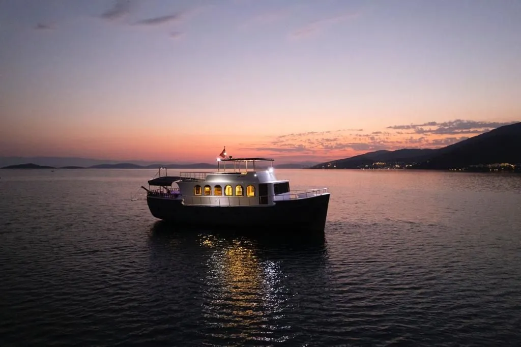 24m Bodrum Trawler 24 Motor Yacht Hire - Fotoğraf 2