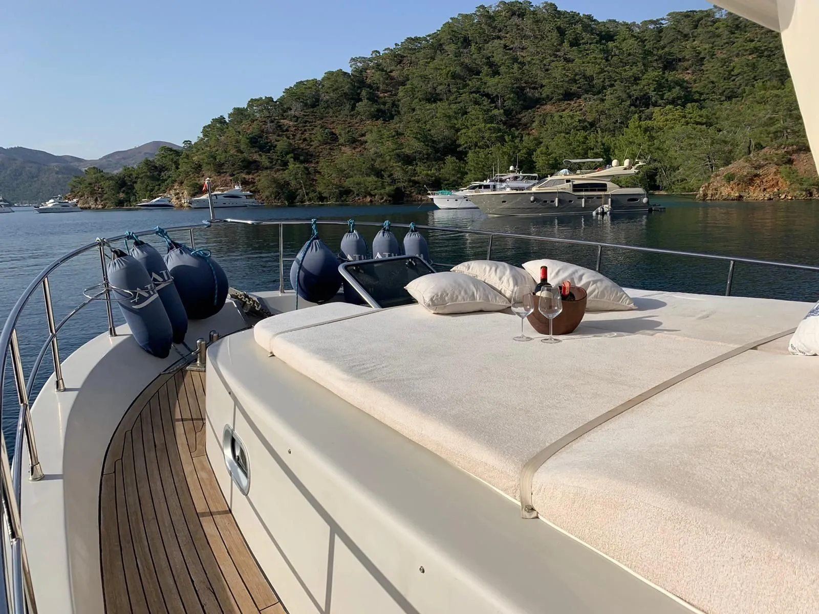Rent a 17m 3 Cabin Motor Yacht in Göcek - Fotoğraf 5