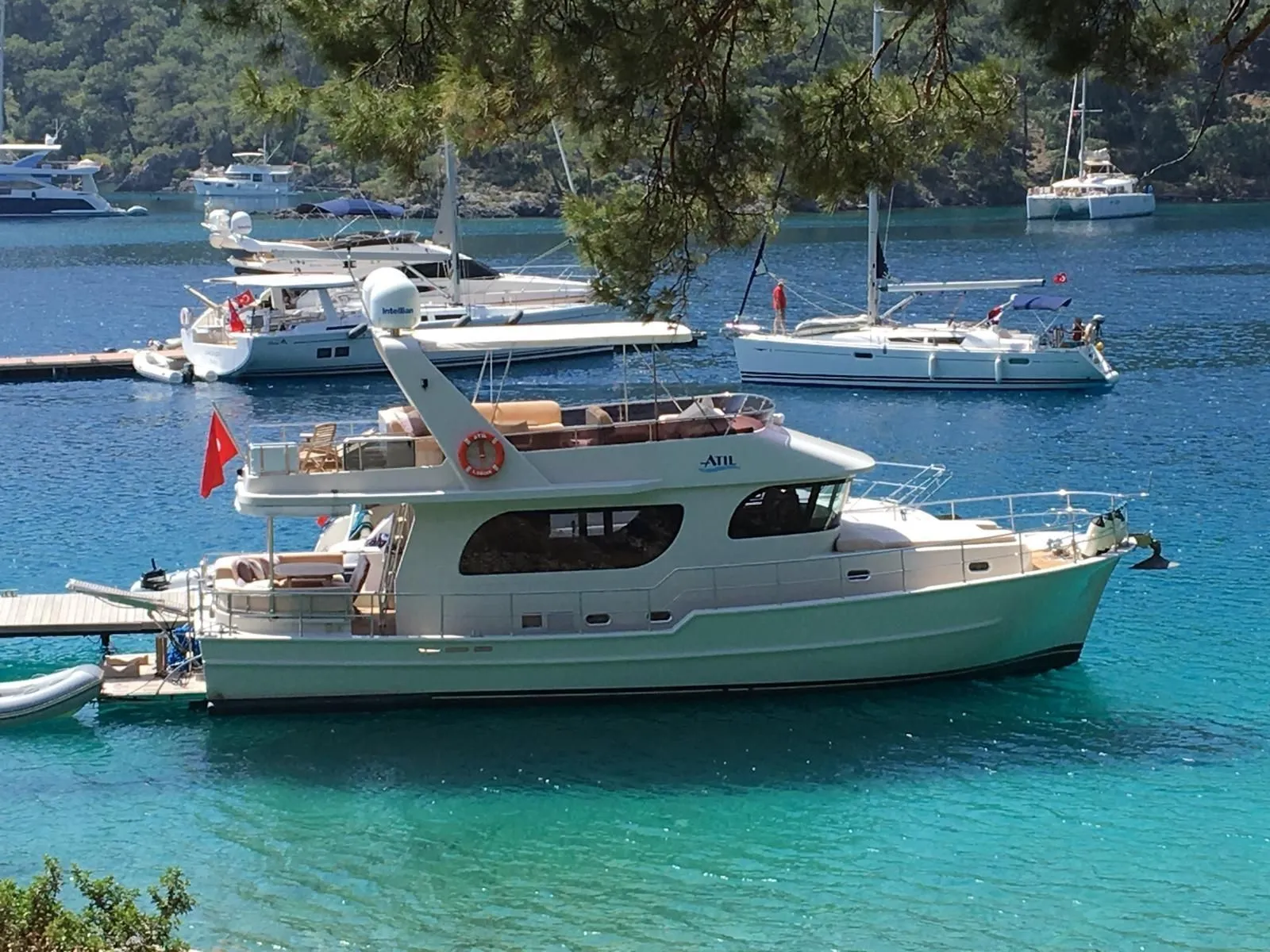 Rent a 17m 3 Cabin Motor Yacht in Göcek - Fotoğraf 2