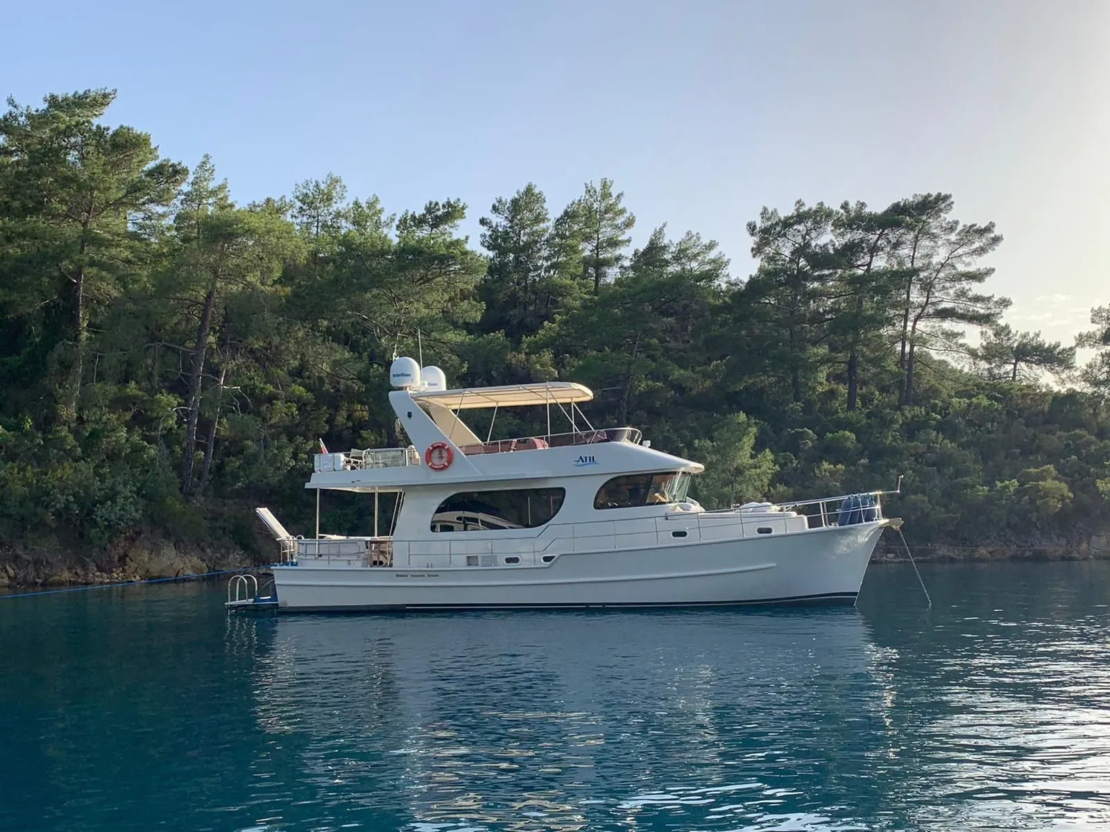 Rent a 17m 3 Cabin Motor Yacht in Göcek - Fotoğraf 1